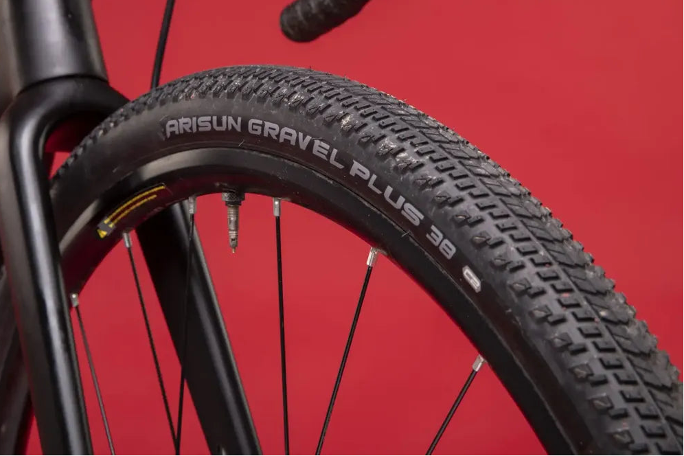 LLANTA GRAVEL ARISUN PLUS 700X38 TUBELESS